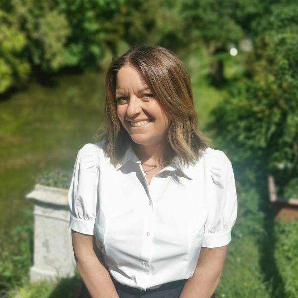 Tanya Ferretti - Receptionist - River